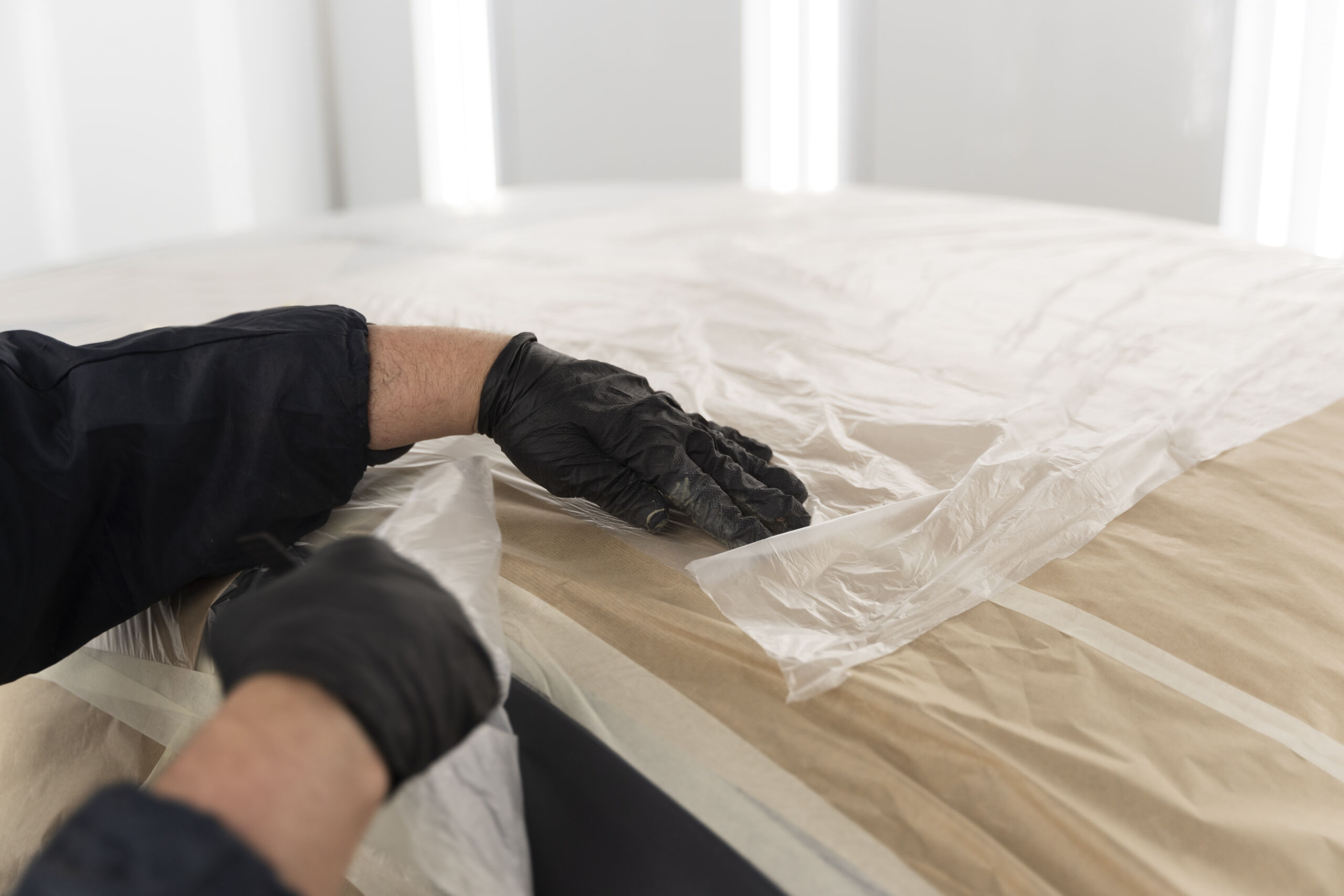 service-worker-painting-car-auto-service